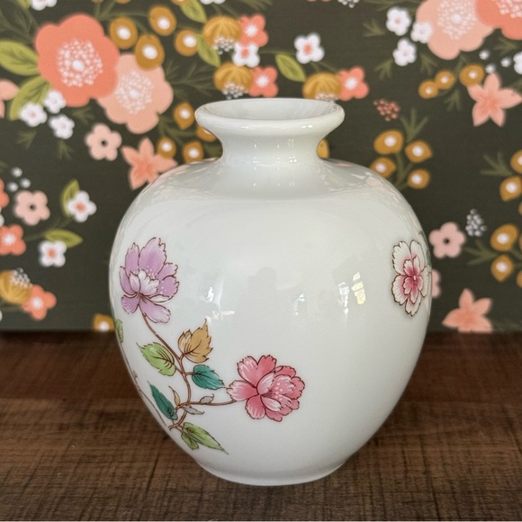 Toscany Collection Bud Vase, Floral Decorative Vase, Taiwan - Picture 8 of 8